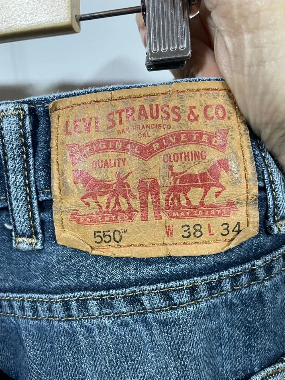 Levi's 550 Relaxed Fit Faded Blue Jeans